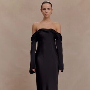 Meshki Giselle
Off Shoulder Cowl Neck Maxi Dress - Black